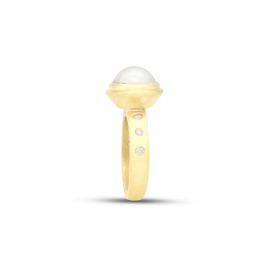18Y Mabe Pearl & Diamond Ring